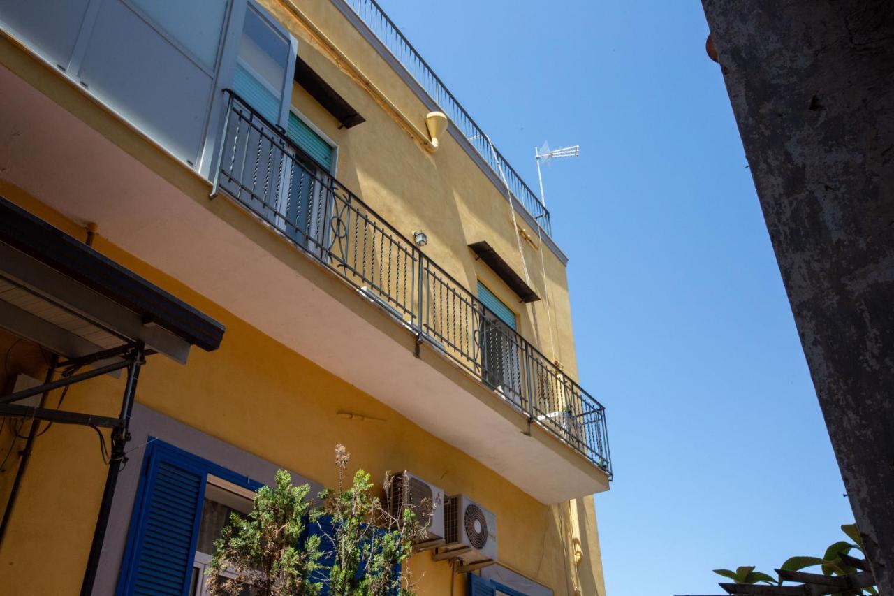 Vecchia - Chiaia Bed & Breakfast Napels
