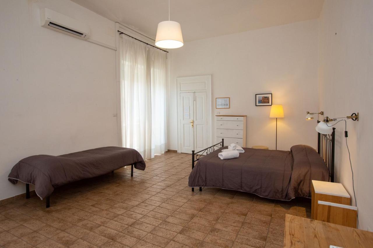 Vecchia - Chiaia Bed & Breakfast Napels