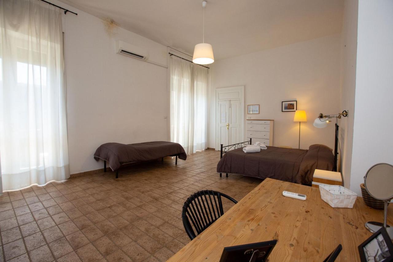Vecchia - Chiaia Bed & Breakfast Napels
